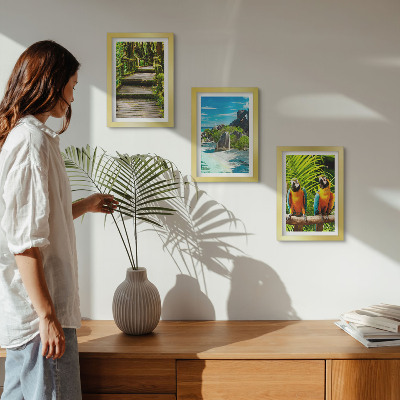 Triptych v ráme Tropický les s vodopádom a farebnými papagájmi