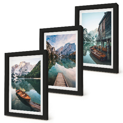 Triptych v ráme Jazero v horách s loďkami a drevenou chatrčou