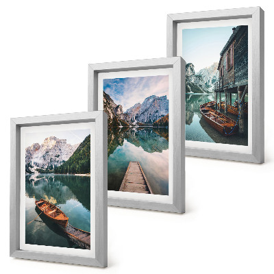 Triptych v ráme Jazero v horách s loďkami a drevenou chatrčou