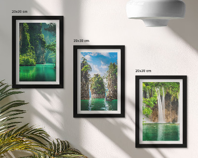 Triptych v ráme Zelená krajina s vodopádmi a skalami