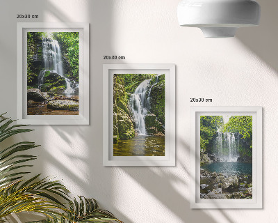 Triptych v ráme Vodopády v zelenom prostredí s kameňmi a vodou