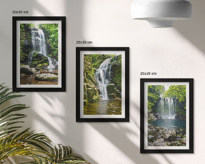 Triptych v ráme Vodopády v zelenom prostredí s kameňmi a vodou