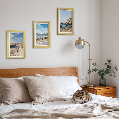 Triptych v ráme Pláž s dreveným chodníkom, morom a prímorskými útesmi
