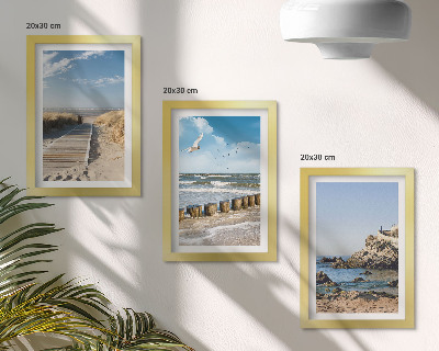 Triptych v ráme Pláž s dreveným chodníkom, morom a prímorskými útesmi