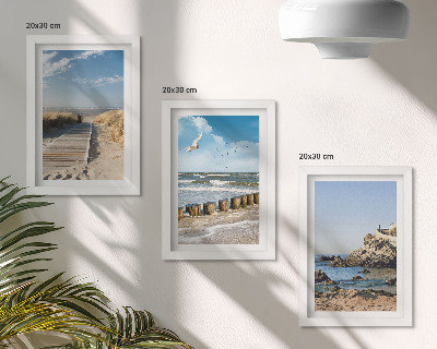 Triptych v ráme Pláž s dreveným chodníkom, morom a prímorskými útesmi