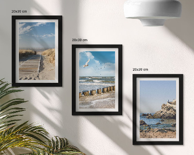 Triptych v ráme Pláž s dreveným chodníkom, morom a prímorskými útesmi