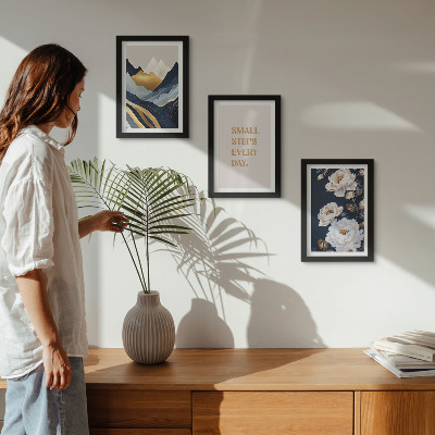 Triptych v ráme Abstraktné horské kvety a inšpirujúce písmo
