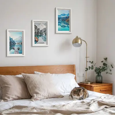 Horské jazerá s loďkami a odrazmi vo vode triptych v ráme