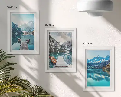 Horské jazerá s loďkami a odrazmi vo vode triptych v ráme