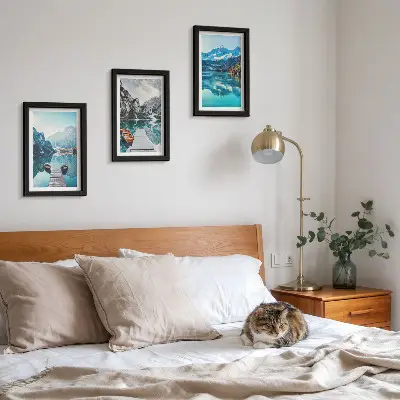 Horské jazerá s loďkami a odrazmi vo vode triptych v ráme