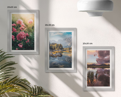 Triptych v ráme Kvety v záhrade, hory a pokojná hladina vody