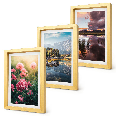 Triptych v ráme Kvety v záhrade, hory a pokojná hladina vody