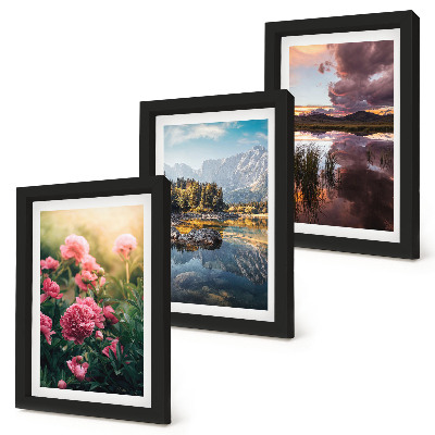 Triptych v ráme Kvety v záhrade, hory a pokojná hladina vody