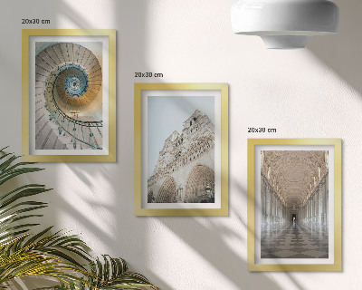 Triptych v ráme Točité schodisko katedrály, pohľad na fasádu budovy a kachľovú chodbu