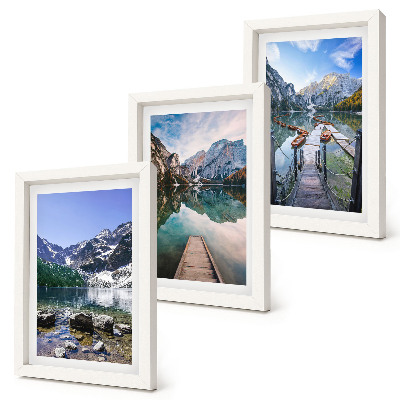 Triptych v ráme Hory, jazerá a drevené móla nad vodou