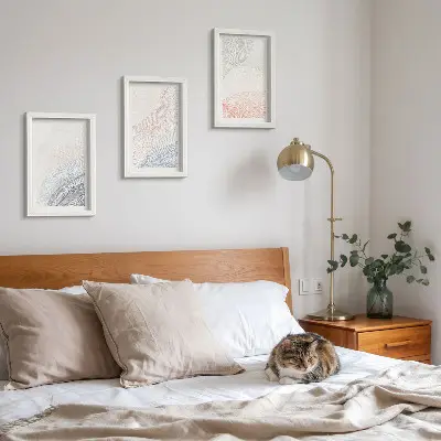 Abstraktná maľba vĺn na kartóne v pastelových farbách, triptych v ráme