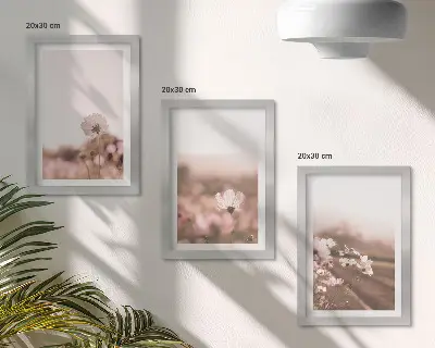 Divoké kvety na lúkach v lete, romantické krajiny triptych v ráme