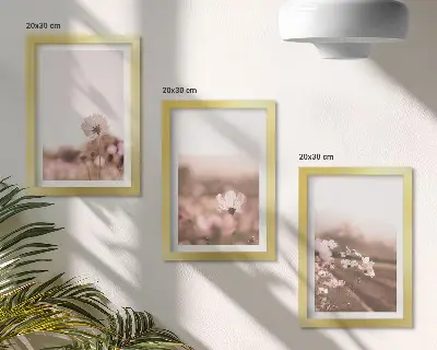 Divoké kvety na lúkach v lete, romantické krajiny triptych v ráme