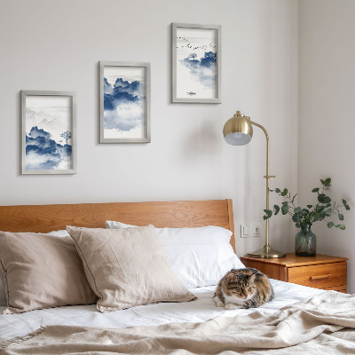 Triptych v ráme Oblačné hory so stromami a vtákmi v pozadí