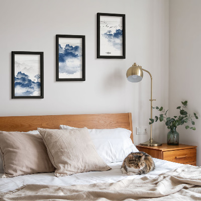 Triptych v ráme Oblačné hory so stromami a vtákmi v pozadí