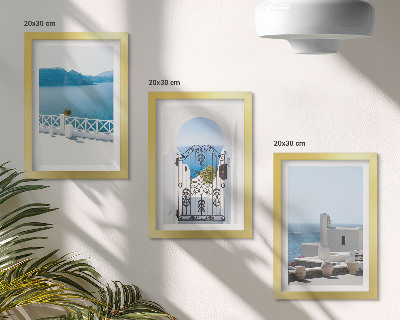 Triptych v ráme Výhľady na more s bielymi budovami v Grécku