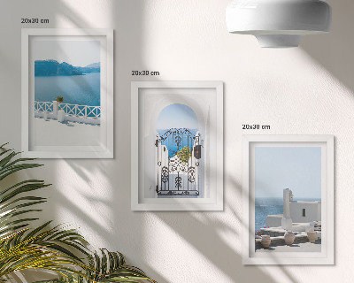 Triptych v ráme Výhľady na more s bielymi budovami v Grécku