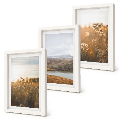 Triptych v ráme Krajiny s lúkami, horami a jazerom v pozadí