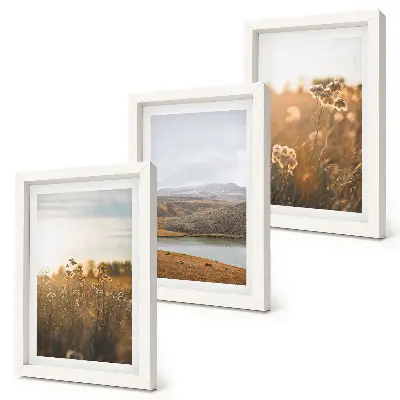 Krajiny s lúkami, horami a jazerom v pozadí triptych v ráme