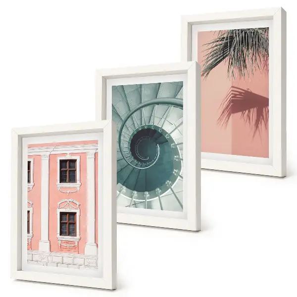 Pastelovo tónovaná architektúra a špirálové vzory triptych v ráme