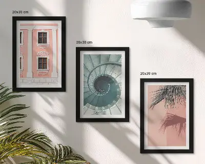 Pastelovo tónovaná architektúra a špirálové vzory triptych v ráme