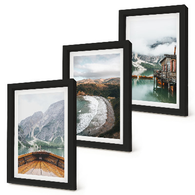 Triptych v ráme Výhľad na hory nad jazerom s loďou a plážovou krajinou