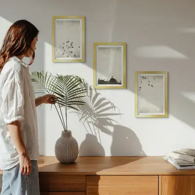 Vtáky za letu v minimalistickom štýle triptych v ráme