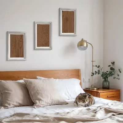 Triptych v ráme drevený vzor s textúrou stromovej kôry v minimalistickom štýle