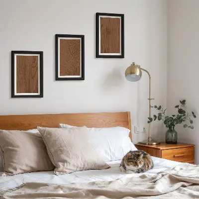 Triptych v ráme drevený vzor s textúrou stromovej kôry v minimalistickom štýle