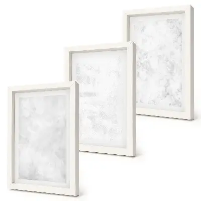 Triptych v ráme minimalistické pozadie s bielymi škvrnami na plátne