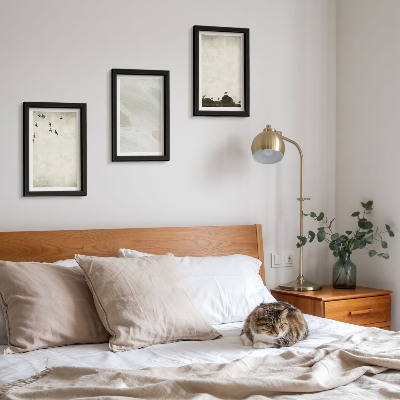 Triptych v ráme Minimalistické dekorácie s vtákmi, kameňmi a ťahmi štetcom