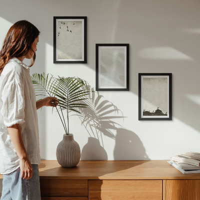 Triptych v ráme Minimalistické dekorácie s vtákmi, kameňmi a ťahmi štetcom