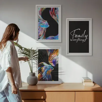 Nástenná galéria portréty ľudí s farebnými vzormi a rodinnými motívmi