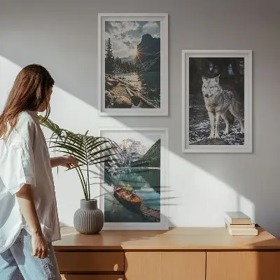 Nástenná galéria s motívom hôr, jazera a vlka v prírode