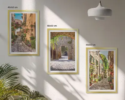 Nástenná galéria talianske ulice s kvetmi a architektúrou