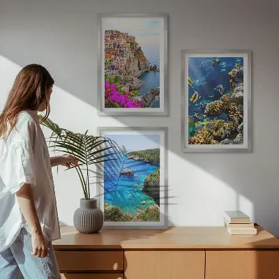Sada nástenných dekorácií výhľady na more s farebnými domami