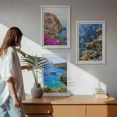 Sada nástenných dekorácií výhľady na more s farebnými domami
