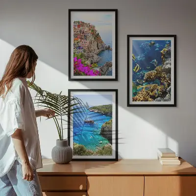 Sada nástenných dekorácií výhľady na more s farebnými domami