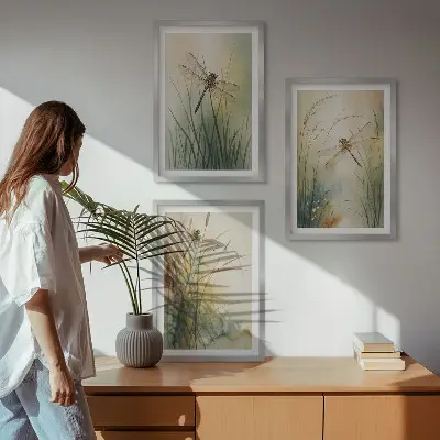 Sada nástenných dekorácií vážky a trávy nad vodou
