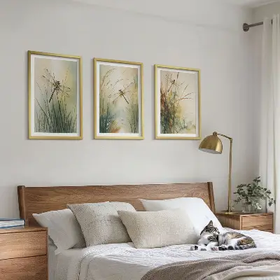 Sada nástenných dekorácií vážky a trávy nad vodou