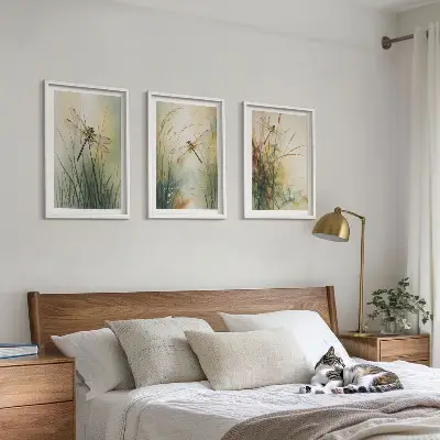 Sada nástenných dekorácií vážky a trávy nad vodou