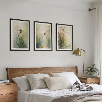 Sada nástenných dekorácií vážky a trávy nad vodou