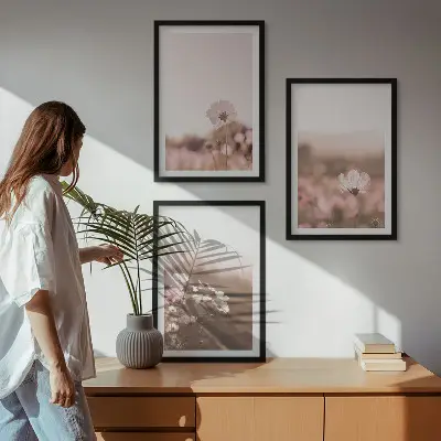 Sada nástenných dekorácií lúky s divokými kvetmi v letnej krajine