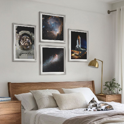 Zarámovaný set obrazov Astronauti pristávajúci na Mesiaci