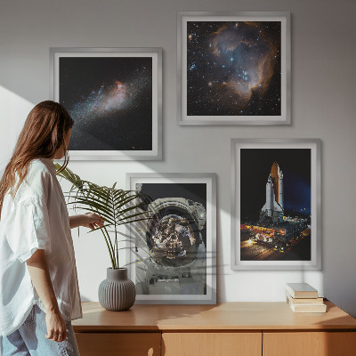 Zarámovaný set obrazov Astronauti pristávajúci na Mesiaci